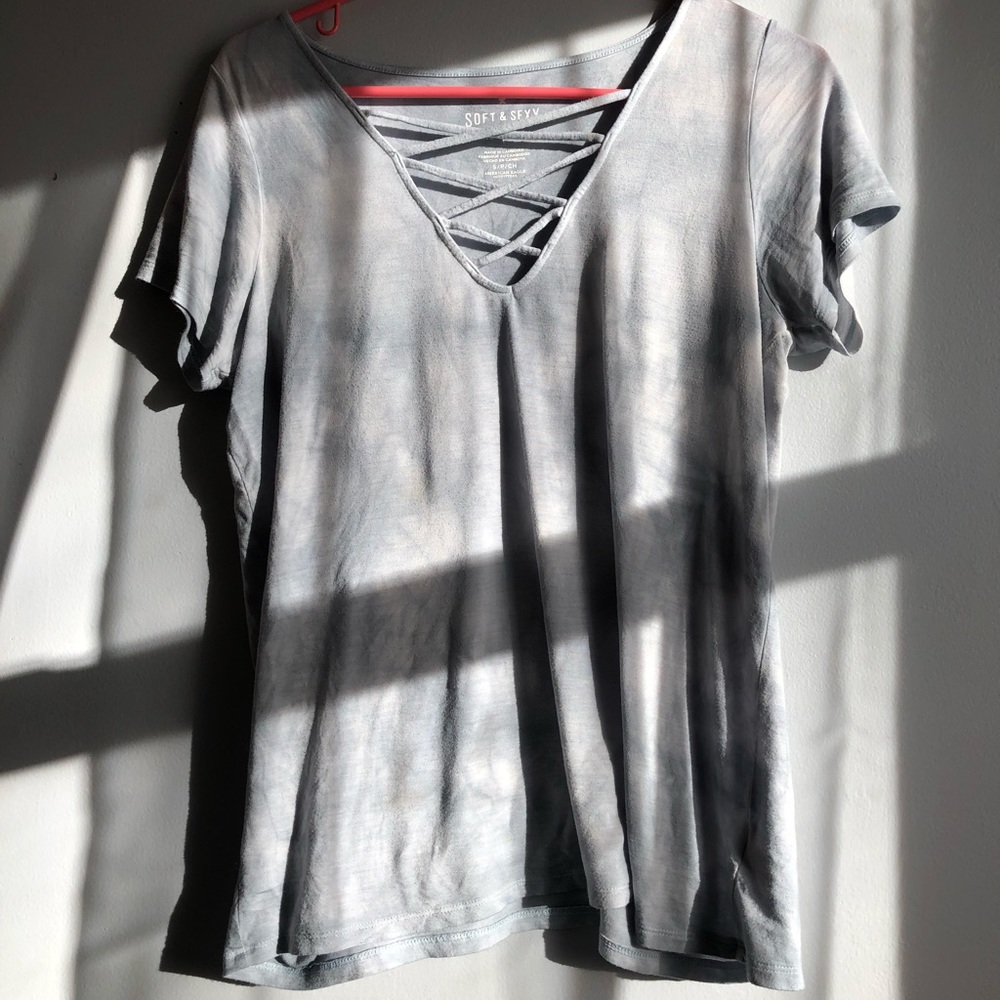 american eagle light blue tie dye v neck tee